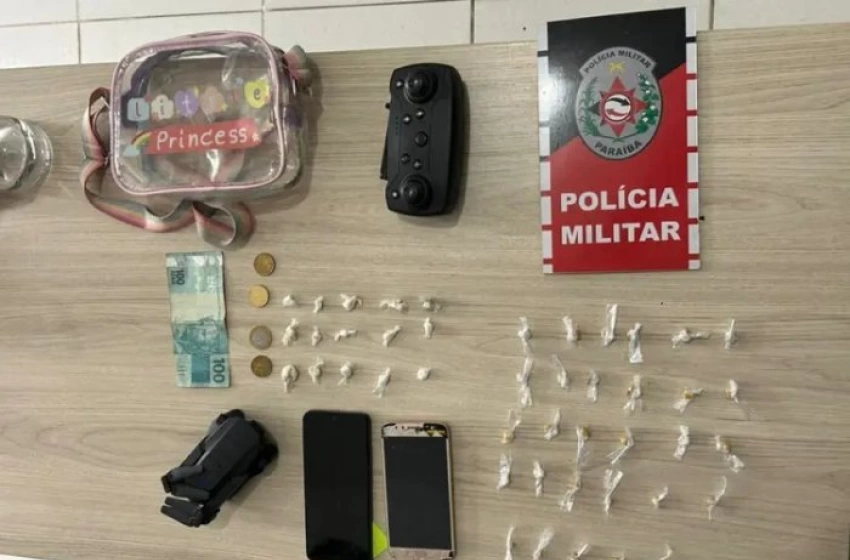 Mulher foge e abandona criança de 6 anos em ponto de tráfico