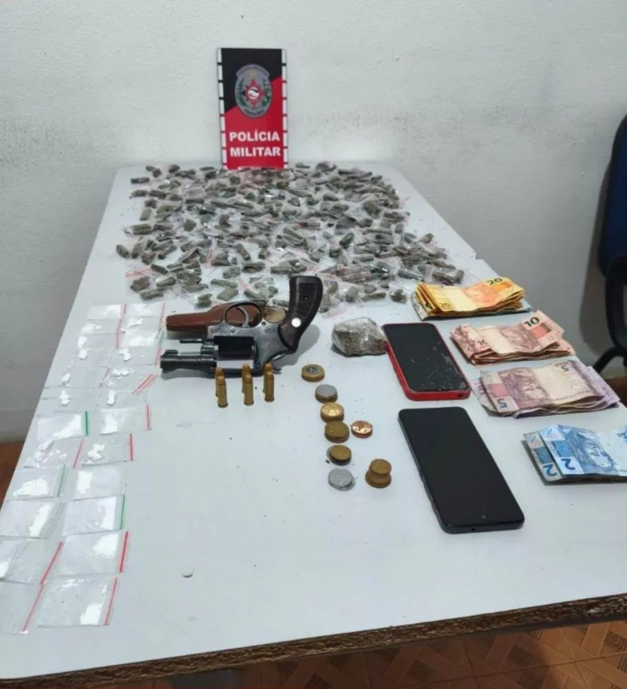 ROTAM apreende drogas, revólver e mais de R$ 1 mil durante operação