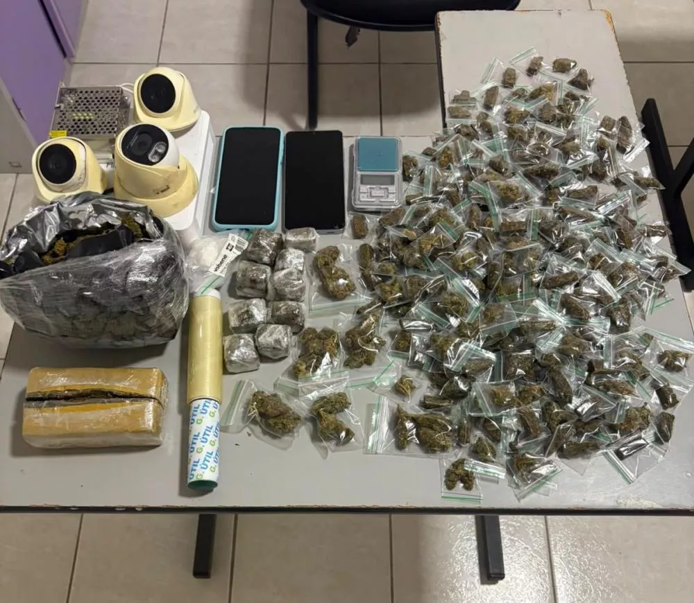 ROTAM prende homem e apreende drogas, dinheiro e câmeras em Patos
